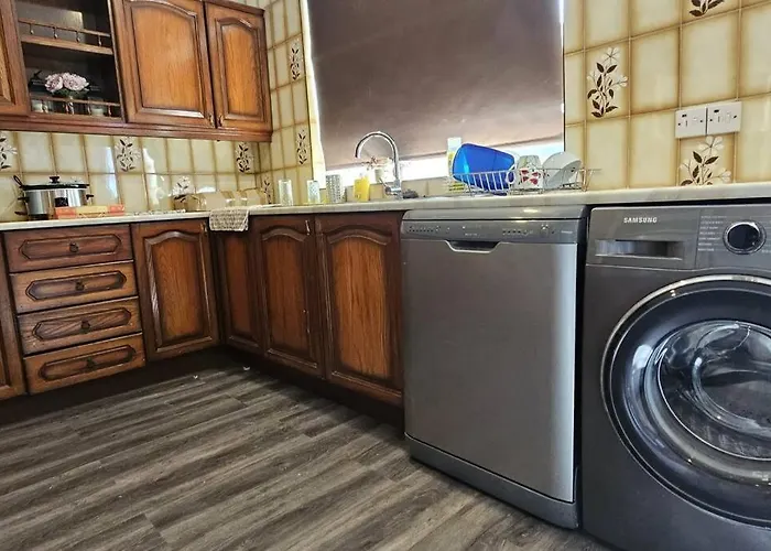 Stylish 2 Bed Room Terrace House